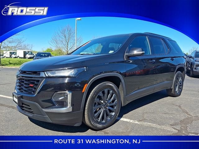 2023 Chevrolet Traverse RS in Mosaic Black Metallic — front three-quarter view